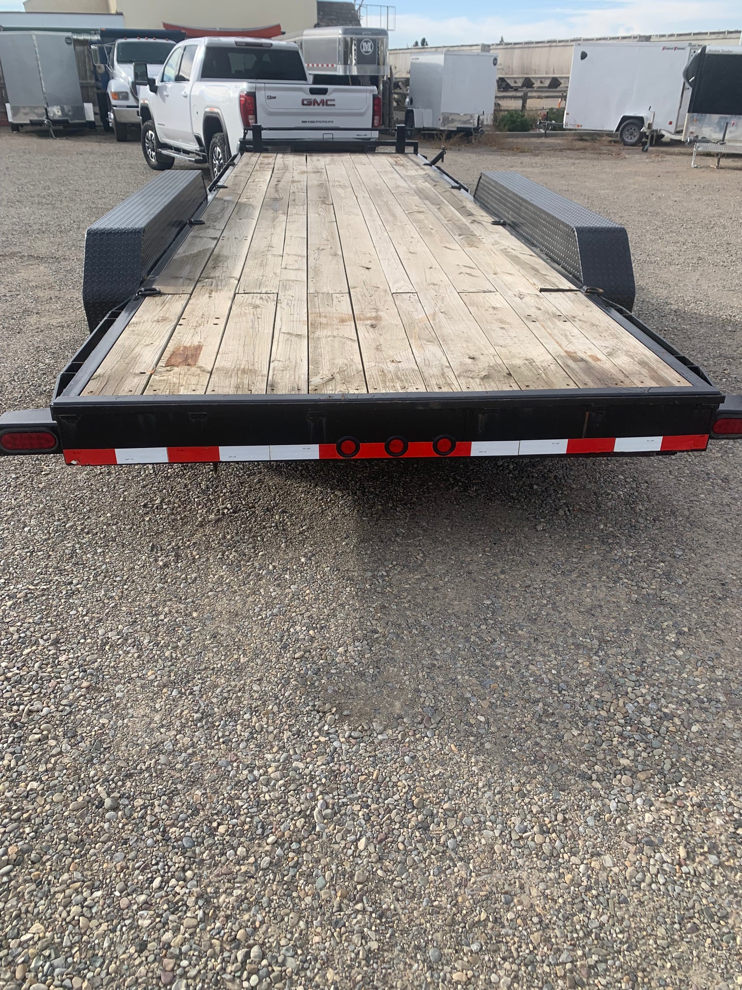 2014 LoadTrail 24ft Trailer Carhauler/ Construction