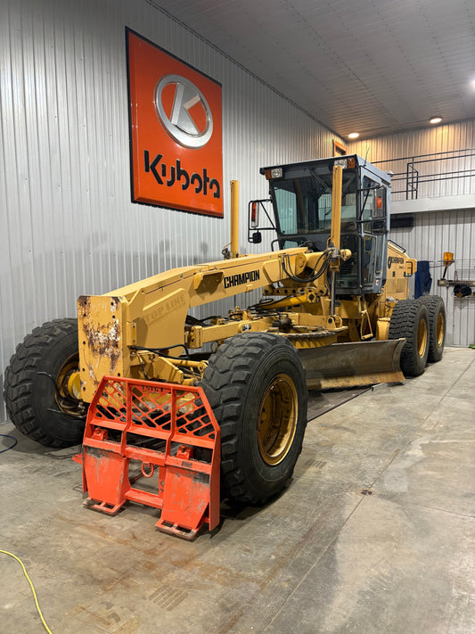 1998 Champion 740A VHP Grader