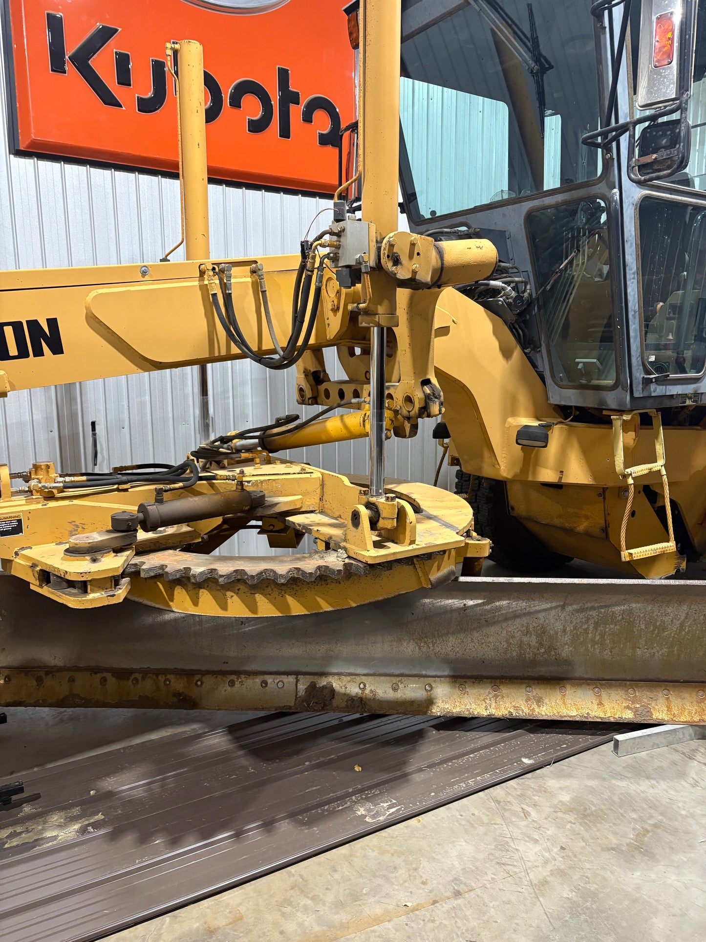 1998 Champion 740A VHP Grader