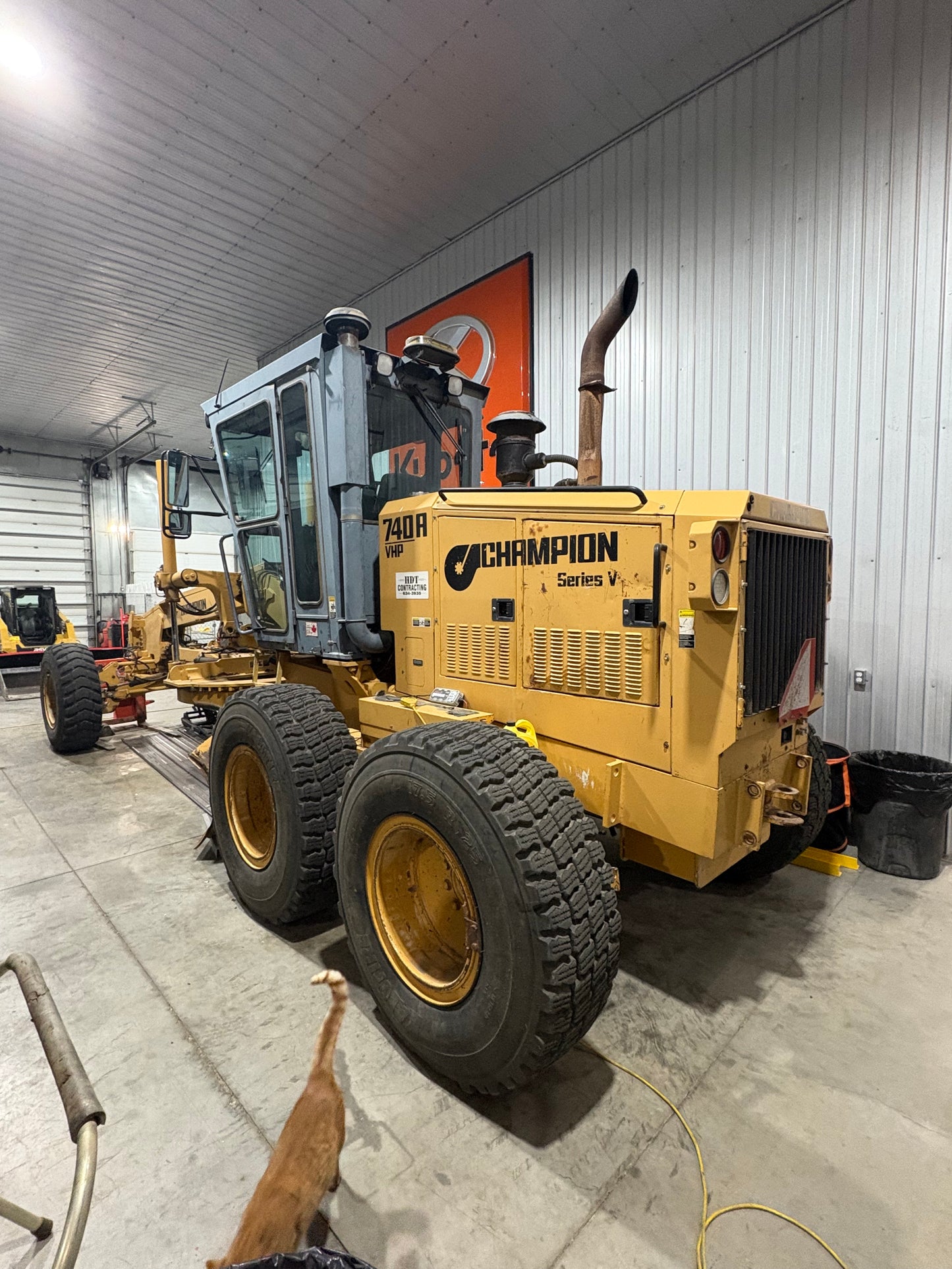 1998 Champion 740A VHP Grader