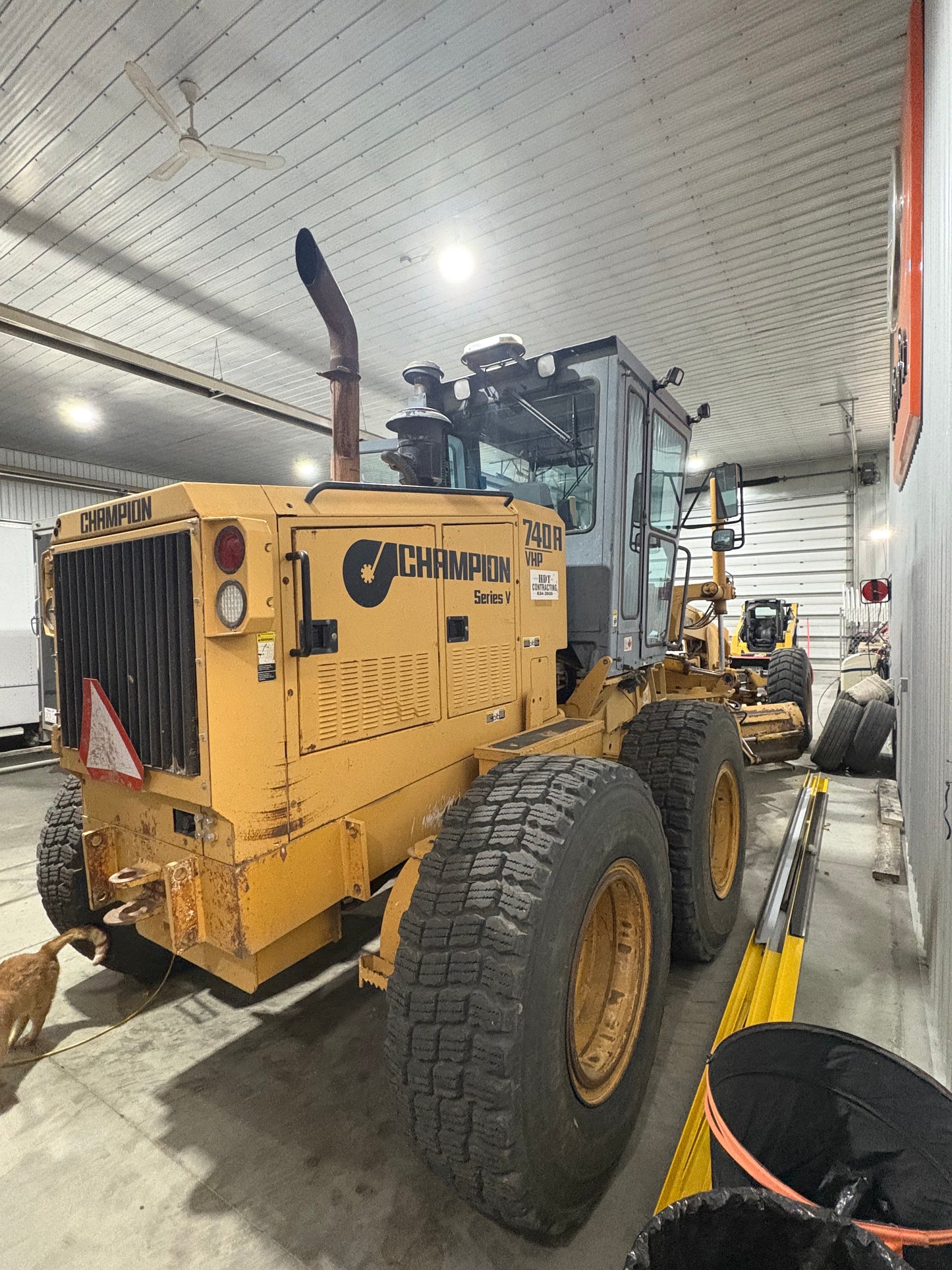 1998 Champion 740A VHP Grader