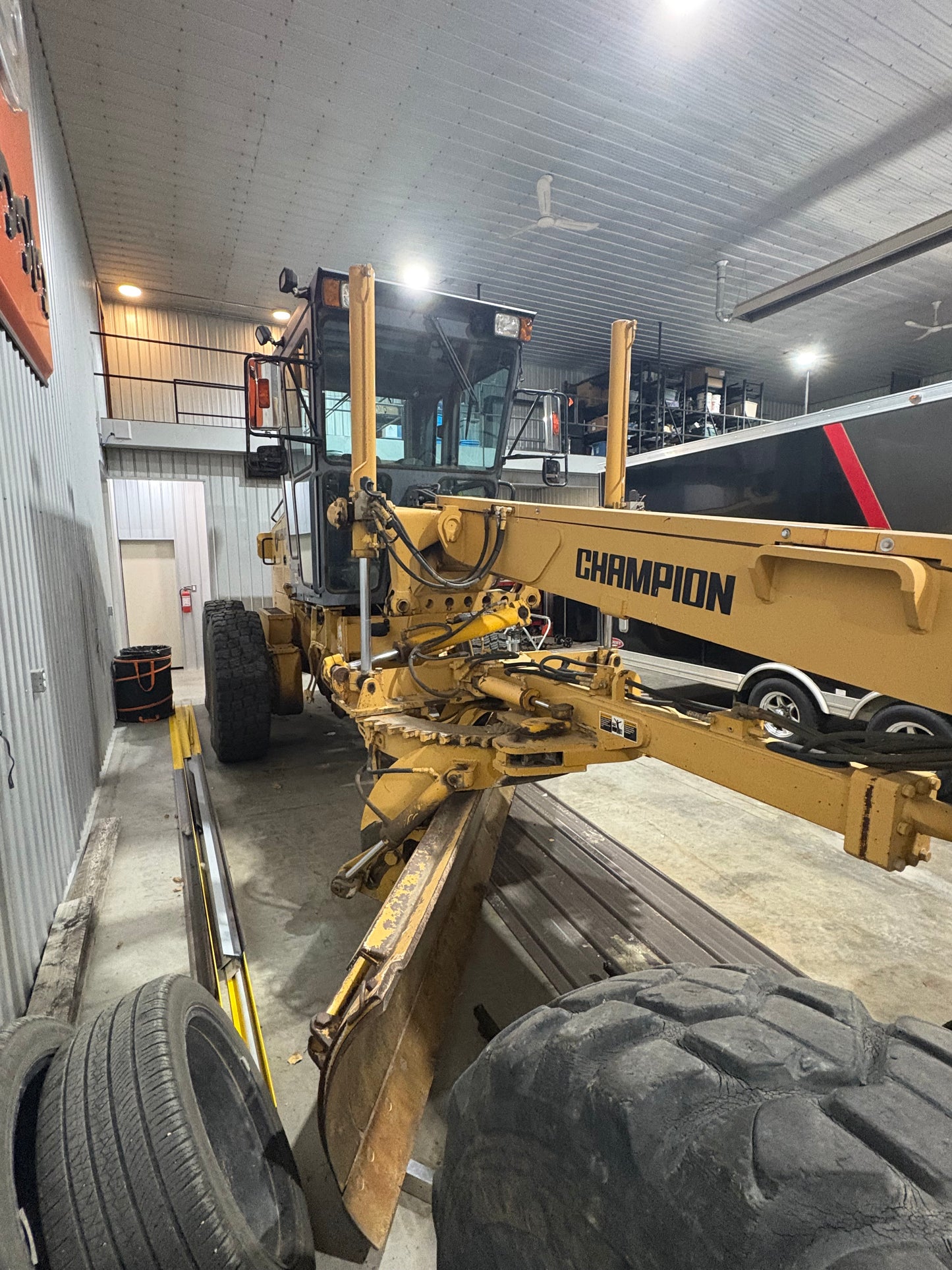 1998 Champion 740A VHP Grader